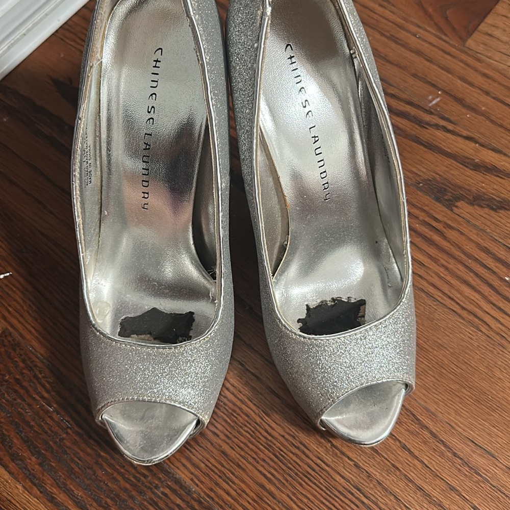 Elegant Silver Glitter Peep-Toe Heels - Picture 6 of 6